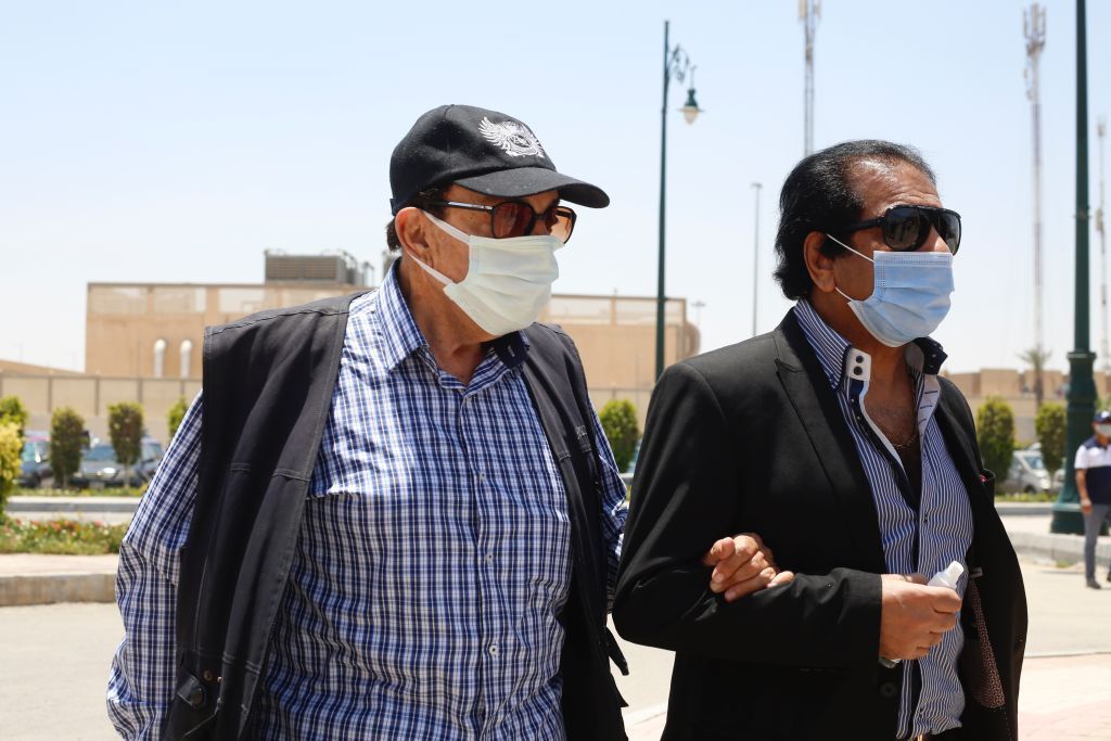 بالصور..حزن وبكاء في تشييع الفنان الكبير سمير غانم