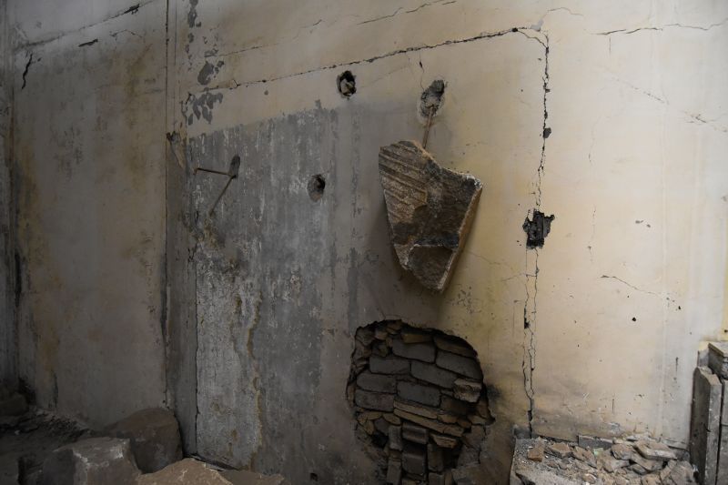 ظلام "داعش" مازال يلاحق متحف الموصل الحضاري وسط محاولات لإعادة تأهيله 8 ظلام "داعش" مازال يلاحق متحف الموصل الحضاري وسط محاولات لإعادة تأهيله