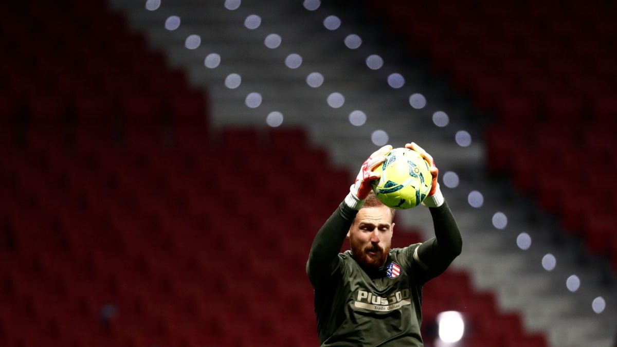 السلوفيني يان أوبلاك حارس مرمى فريق أتليتيكو مدريد ز