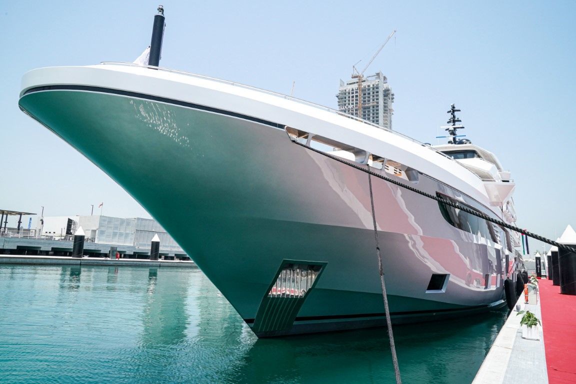 الإمارات تدشن أكبر يخت في العالم مصنوع من الألياف الزجاجية 5 الإمارات تدشن أكبر يخت في العالم مصنوع من الألياف الزجاجية