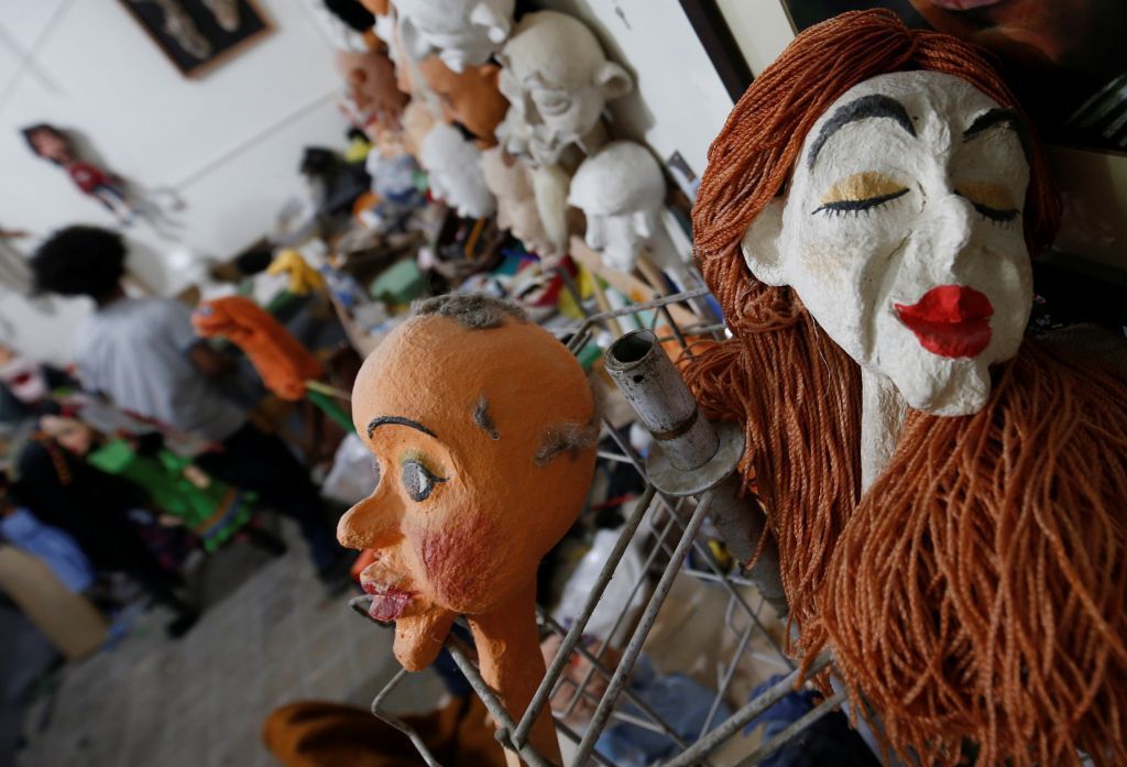 فنان مصري يعلم الثقافة المصرية عبر تحريك العرائس