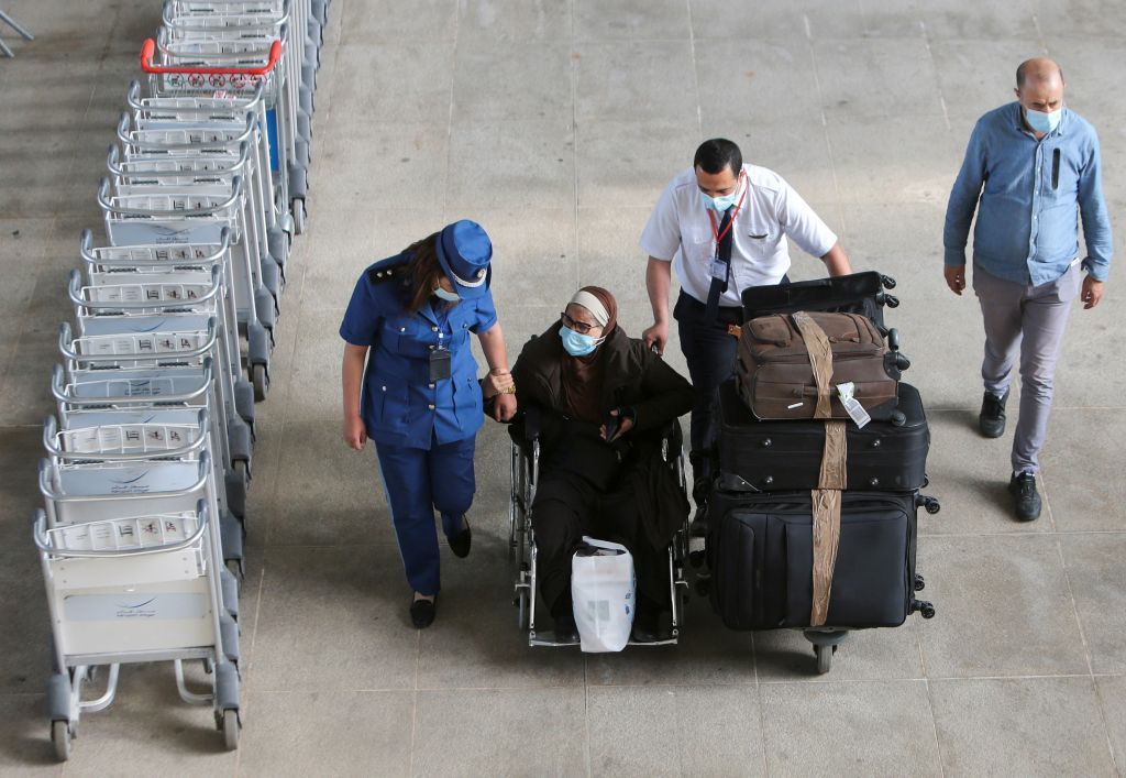 "الرحلة الأولى"..الجزائر تعيد فتح الحدود بعد 15 شهرا من الإغلاق