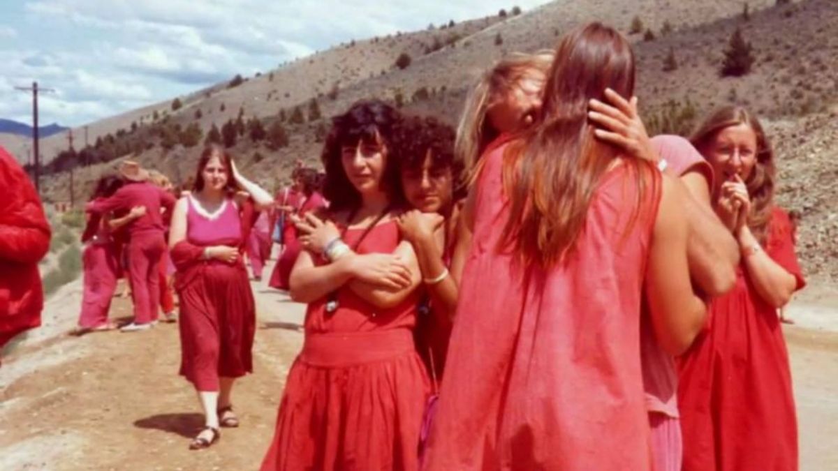 مجموعة من المنضمين لطائفة راجنيش