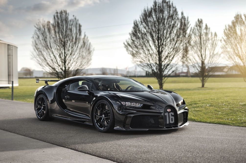 اخترنا لكم بوغاتي شيرون 2021 الجديدة... سيارة مذهلة بسعر خيالي