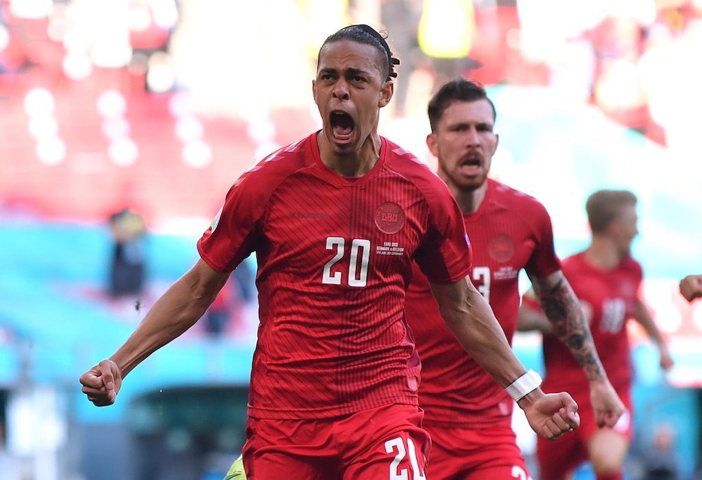 بلجيكا ترد على ”ثاني أسرع هدف“ بثنائية في شباك الدنمارك