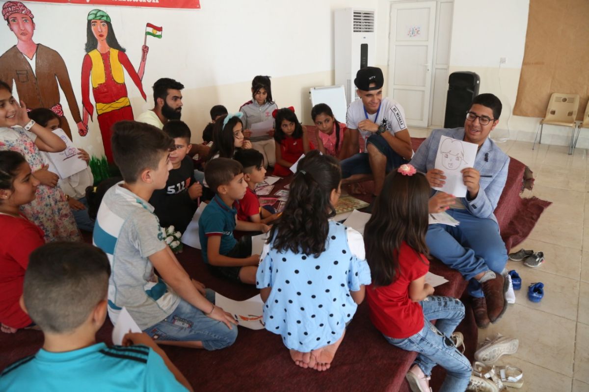 الحمامة البيضاء.. إبداع أطفال الموصل