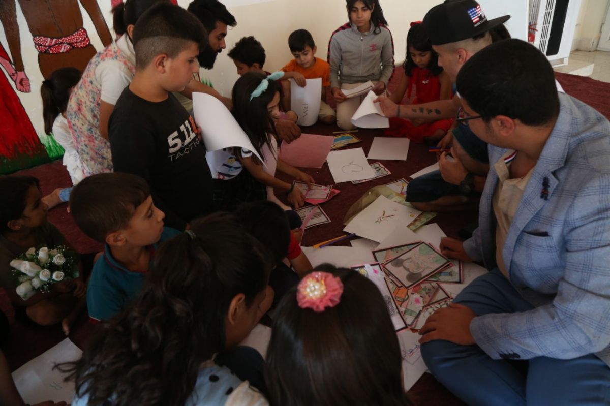 الحمامة البيضاء.. إبداع أطفال الموصل