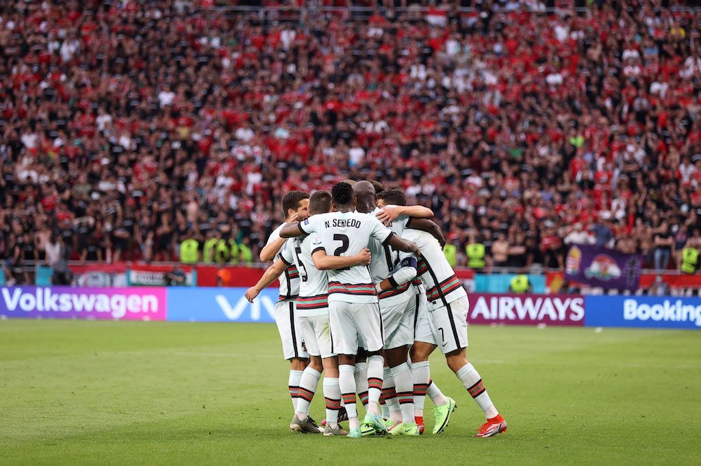 بسبب احتفاله الشهير.. مدرب المجر يسخر من رونالدو