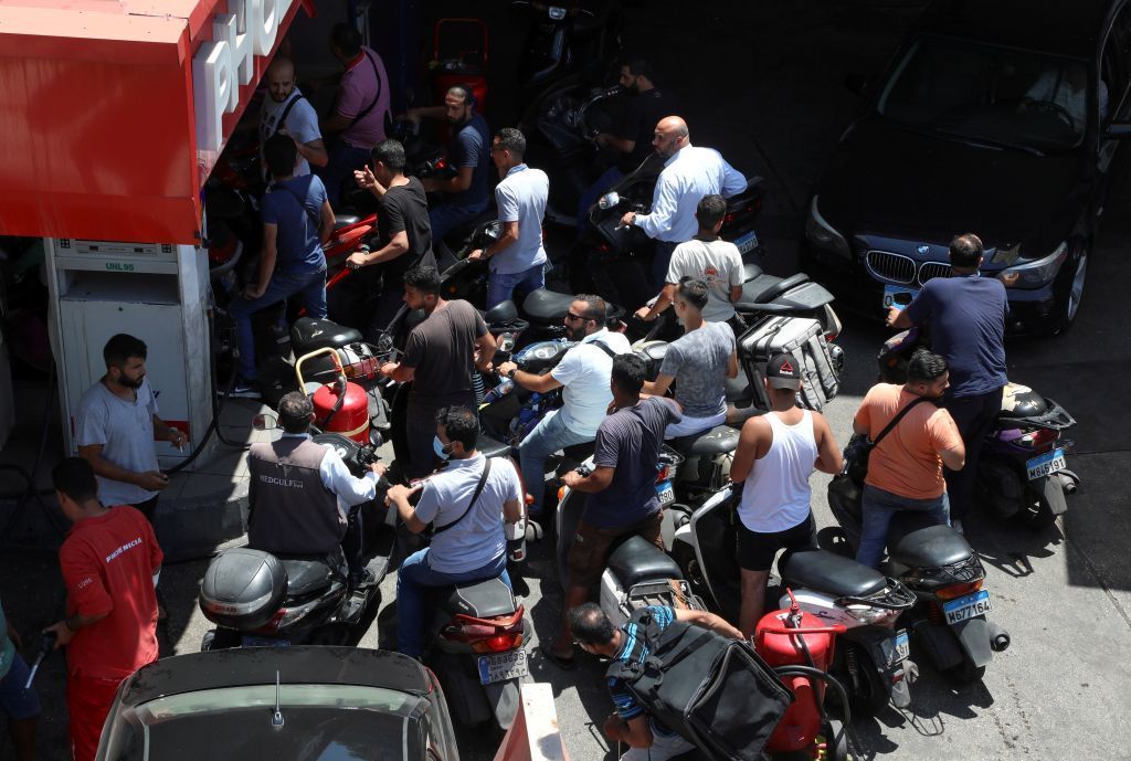 أزمة لبنان تتفاقم.. أسعار المحروقات ترتفع بشكل جنوني