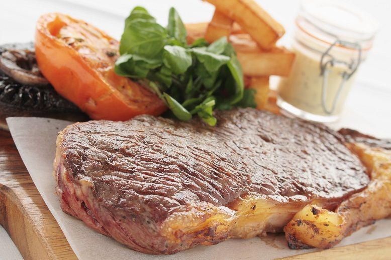ما السر وراء حب الرجال لتناول اللحوم أكثر من النساء؟ 2 اللحوم