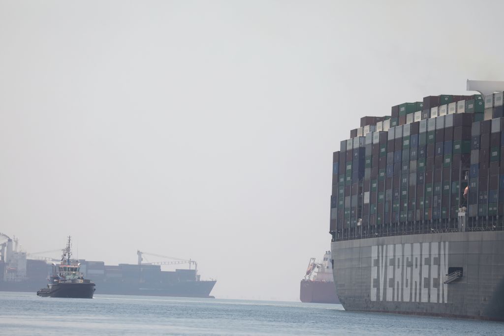 بعد تسوية سرية.. سفينة "إيفر غيفن" تودع قناة السويس وتعويض مادي لمصر 1 بعد تسوية سرية.. سفينة "إيفر غيفن" تودع قناة السويس وتعويض مادي لمصر