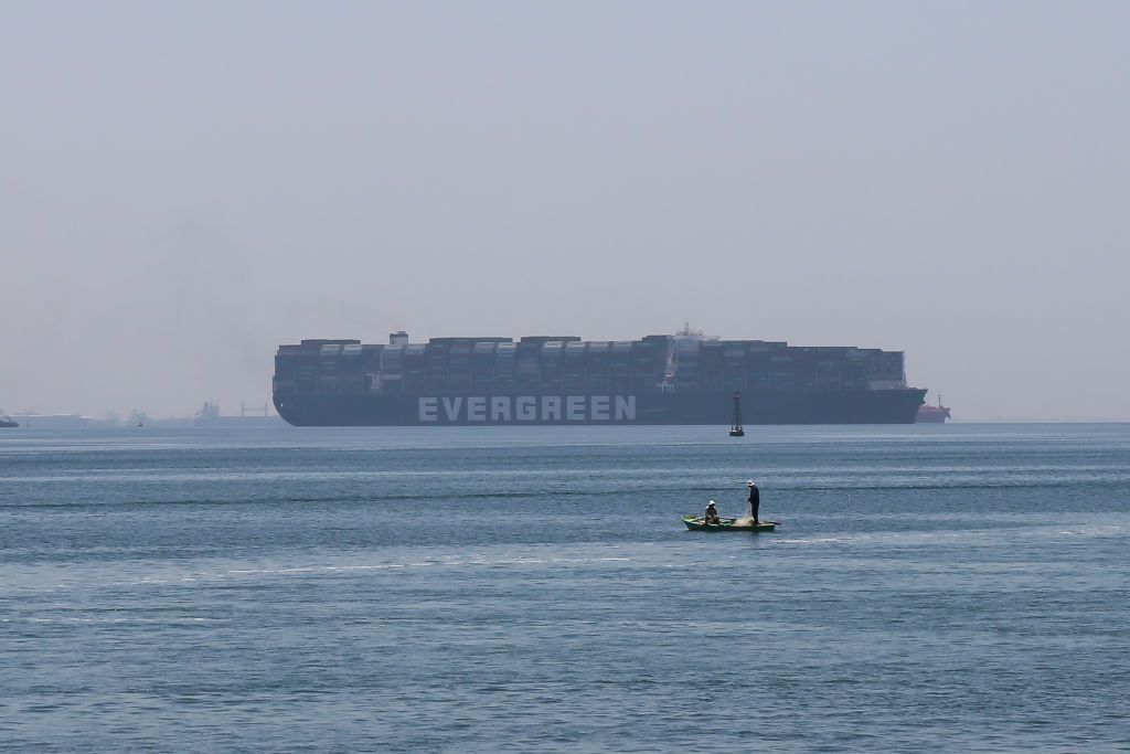 بعد تسوية سرية.. سفينة "إيفر غيفن" تودع قناة السويس وتعويض مادي لمصر 4 بعد تسوية سرية.. سفينة "إيفر غيفن" تودع قناة السويس وتعويض مادي لمصر