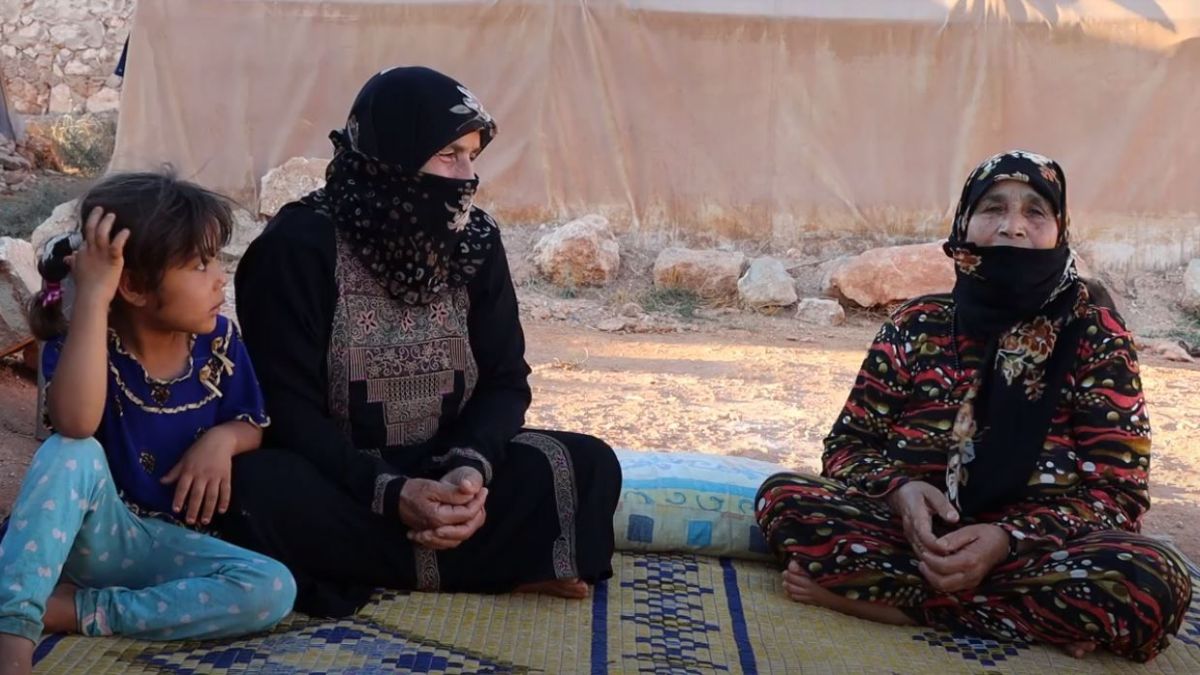 معبر باب الهوى.. شريان حياة النازحين شمال سوريا