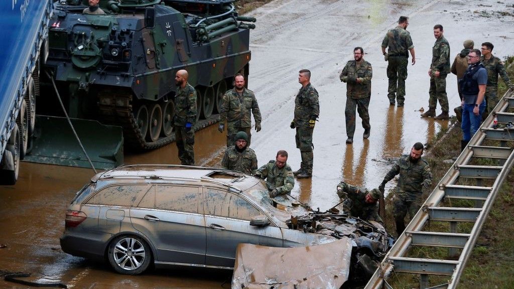 بالصور.. الفيضانات تفتك بأوروبا وارتفاع جديد في حصيلة القتلى