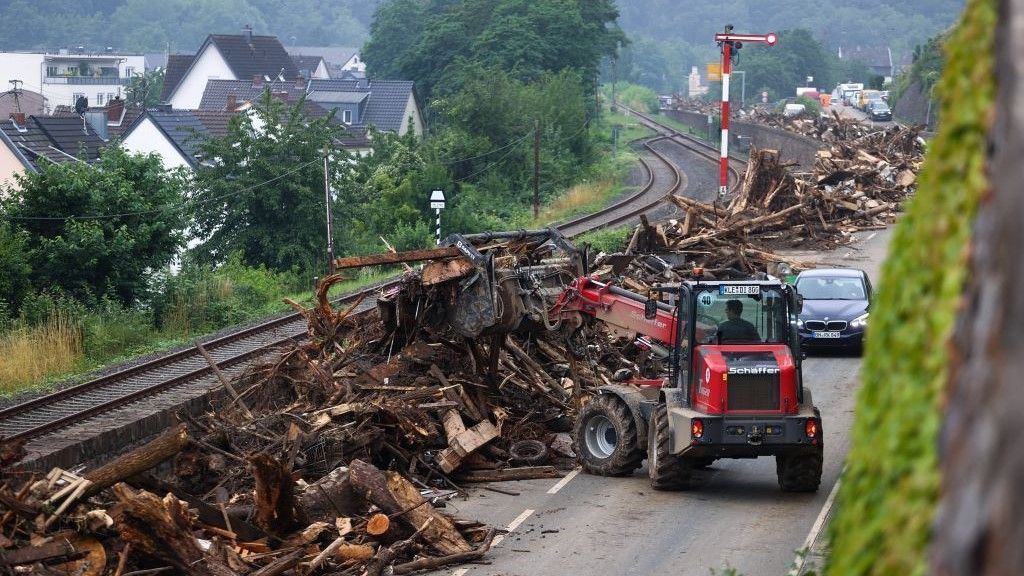 بالصور.. الفيضانات تفتك بأوروبا وارتفاع جديد في حصيلة القتلى