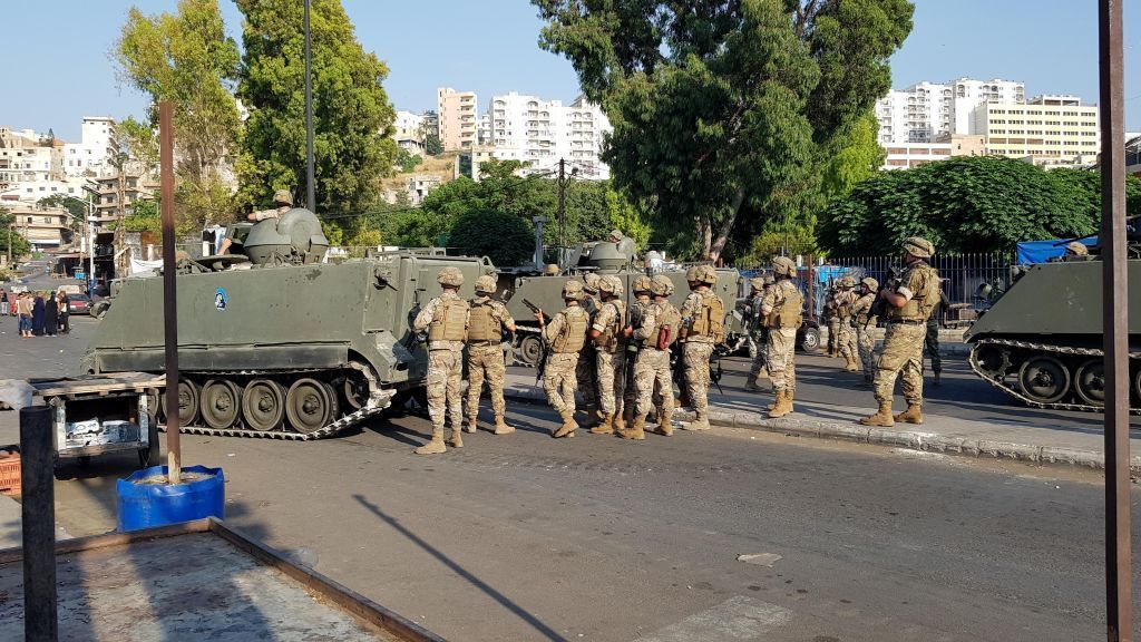 أزمة لبنان تتفاقم.. ضعف الجيش يقوّي ”حزب الله“ وأنشطته 2 أزمة لبنان تتفاقم.. ضعف الجيش يقوّي ”حزب الله“ وأنشطته