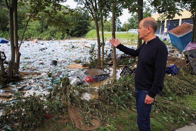 بالصور والفيديو.. 180 شخصاً قضوا جراء الفيضانات في ألمانيا