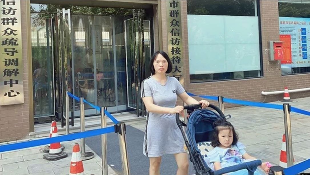 نحو مزيد من إخفاء الحقائق.. بكين تقمع منتقدي اللقاحات الصينية وتخفي روايات عن بعض الأضرار