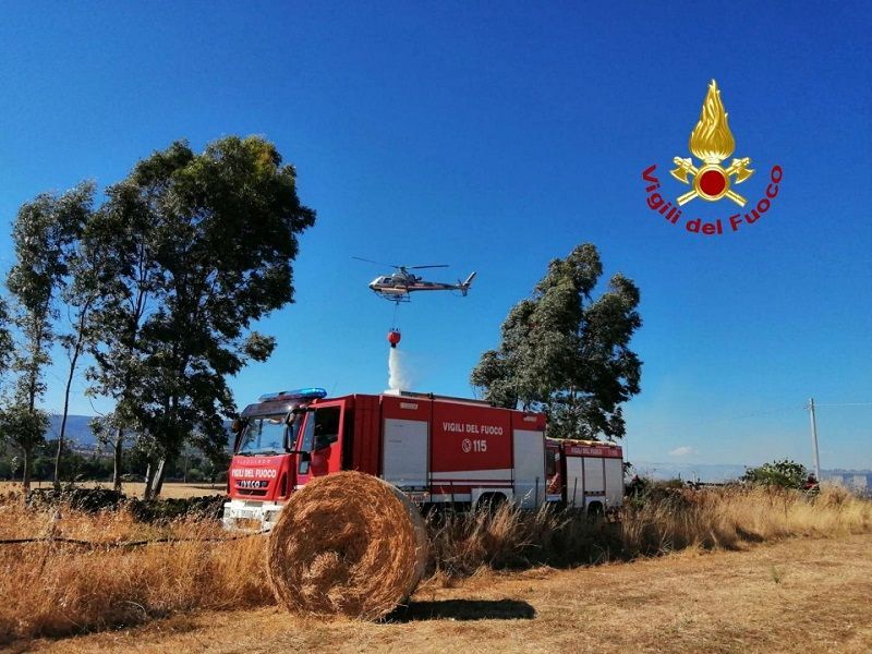 900 شخص يفرون من منازلهم بعد اندلاع حرائق الغابات في سردينيا