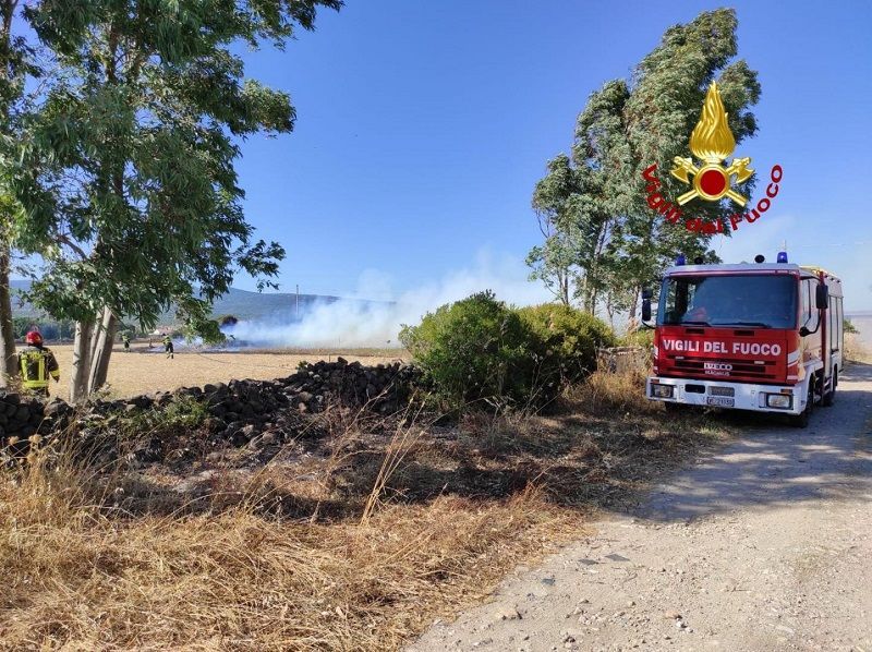 900 شخص يفرون من منازلهم بعد اندلاع حرائق الغابات في سردينيا