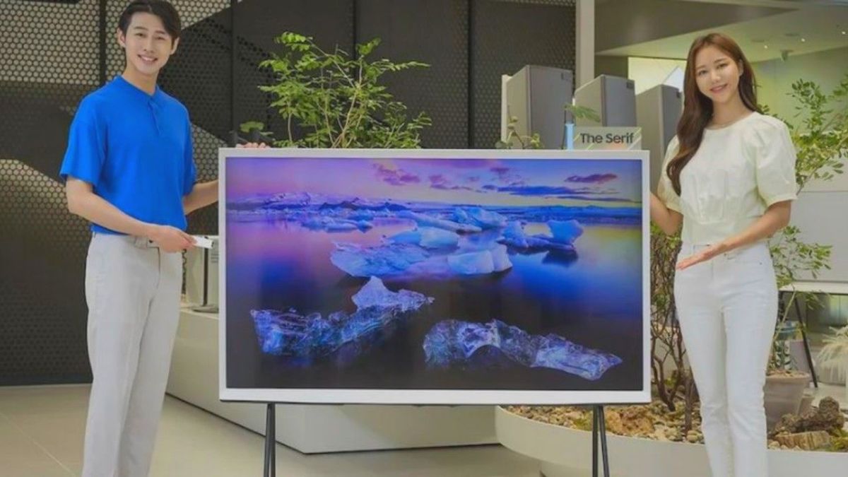 بشاشة 65 بوصة و4 أرجل.. سامسونغ تطلق تلفزيوناً رائعاً