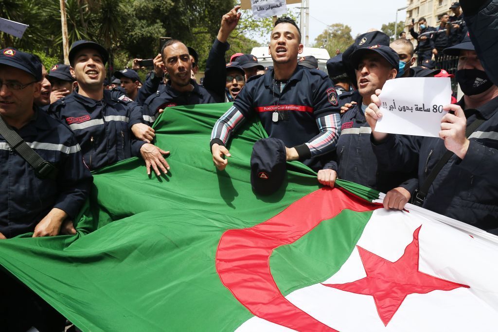 الجزائر.. الفساد عارم والشباب عاطل عن العمل فهل تقف على أعتاب تظاهرات جديدة؟ 5 الجزائر