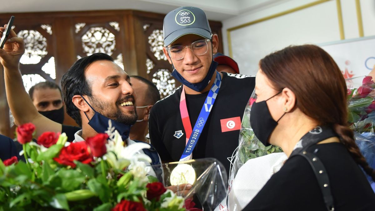 استقبال البطل الأولمبي التونسي أحمد الحفناوي لدى عودته الى تونس 