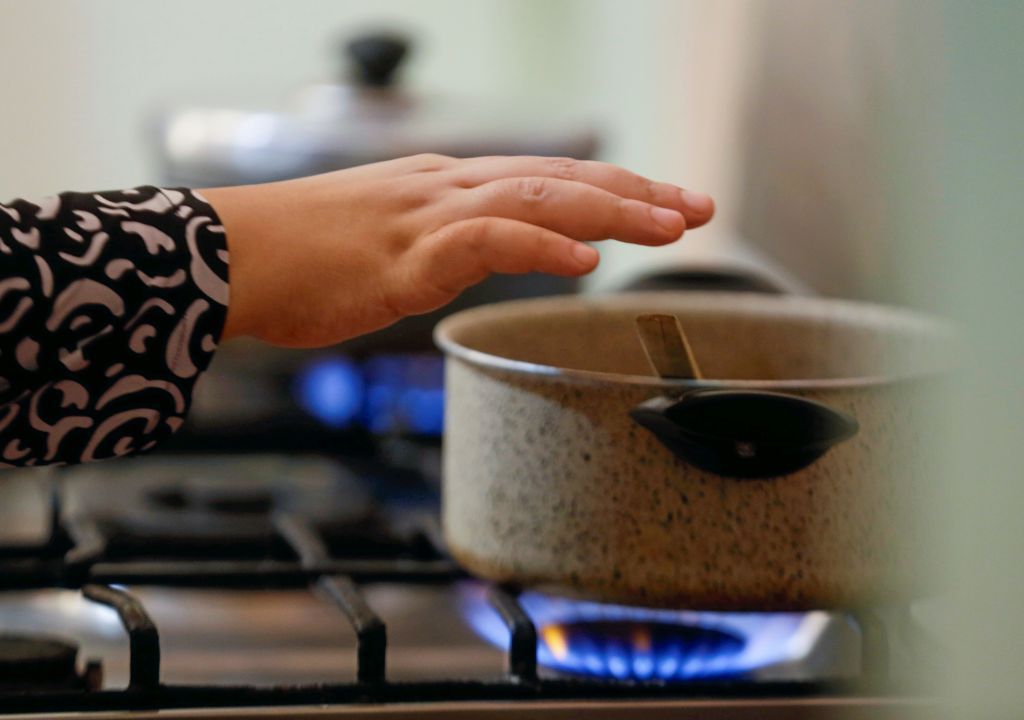 "جوا الحلة" بُشرى سارة للمكفوفات .. أول كتاب للطبخ بطريقة برايل في مصر