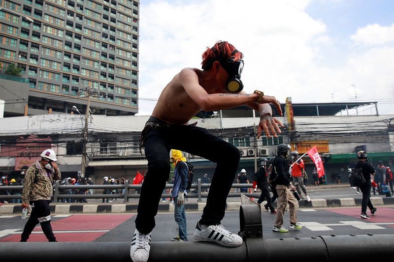 تايلاند.. الشرطة تطلق الغاز المسيل للدموع على المتظاهرين المؤيدين للديمقراطية