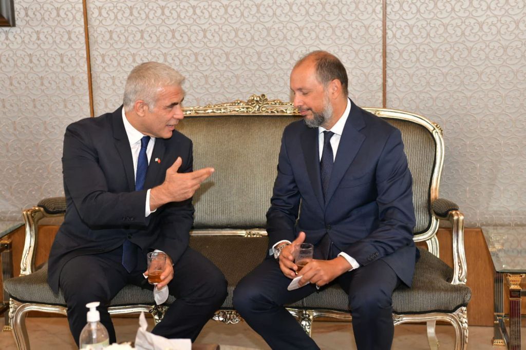 وزير الخارجية الإسرائيلي يصل إلى المغرب ويصف زيارته بالتاريخية