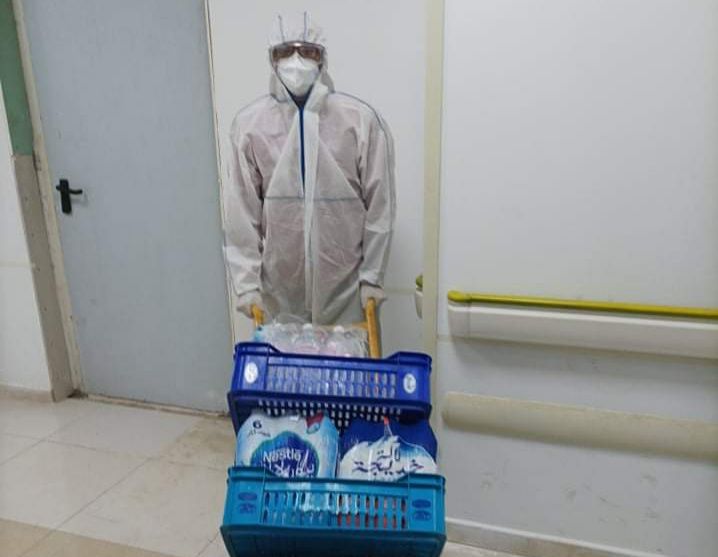 "برّد يا عطشان" في وهران.. مبادرة تطوعية لتوزيع المياه الباردة بمصحات كورونا