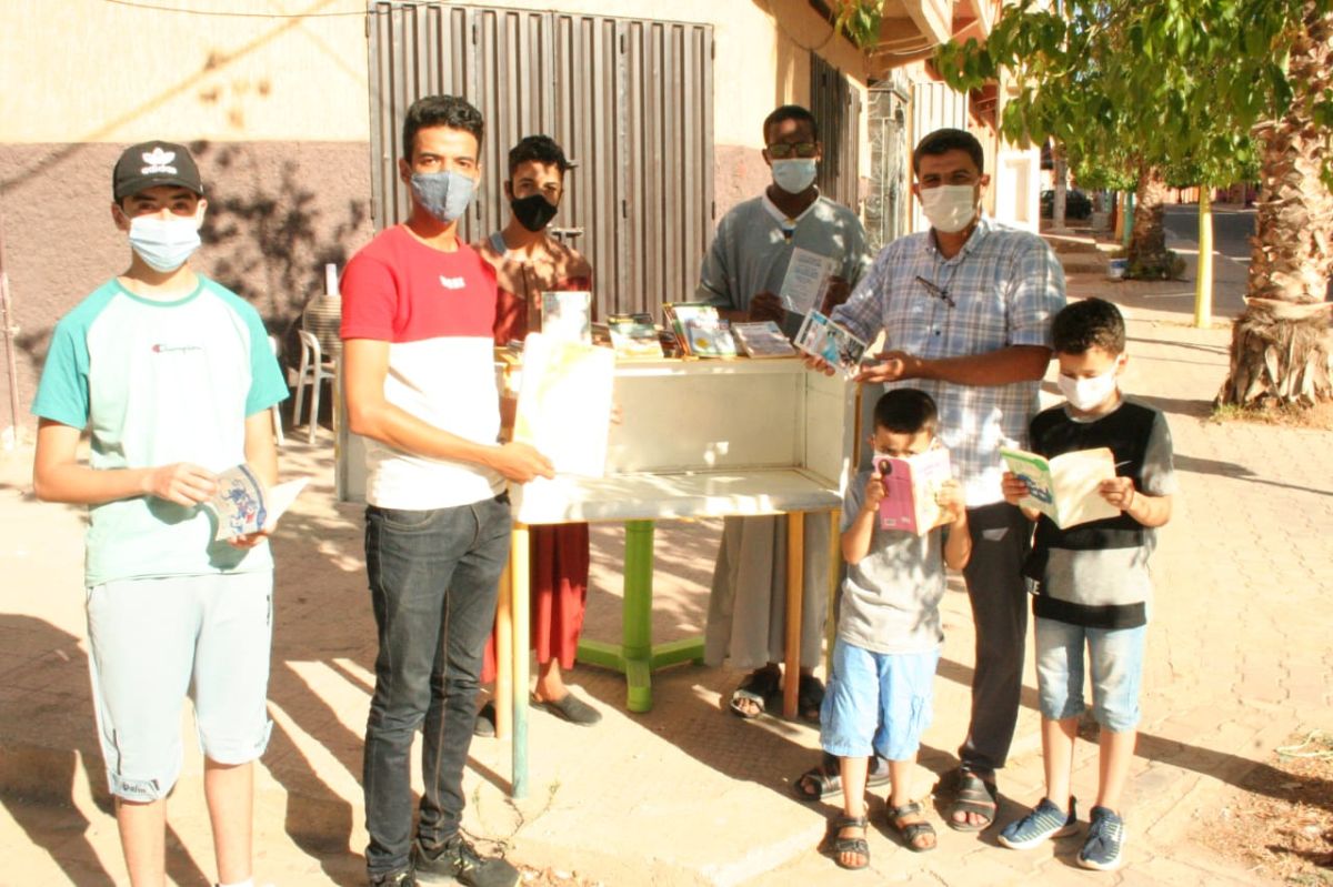 إطلاق أول مكتبة قرب بأيت باها لنشر ثقافة القراءة بين سكان الأحياء 4 إطلاق أول مكتبة قرب بأيت باها لنشر ثقافة القراءة بين سكان الأحياء