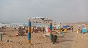 شاطئ أكلو بتزنيت يستأنف استقبال المصطافين والسياح