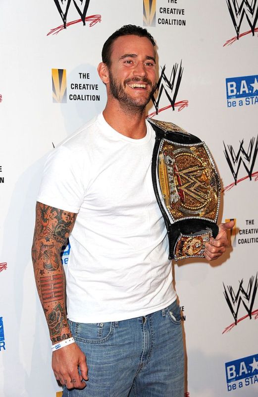 بعد غياب 7 سنوات.. ”سي ام بانك“ يعود لعالم المصارعة (فيديو)