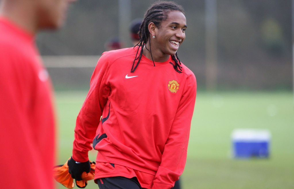 سرقة 5.5 مليون دولار.. تهمة الاحتيال تُلاحق نجم مانشستر يونايتد السابق