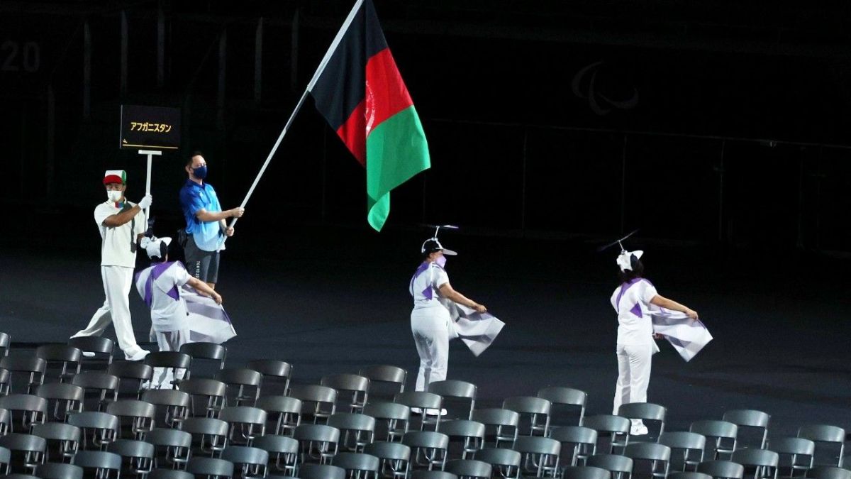 بالصور - تضامنا مع لاعبيها.. رفع علم أفغانستان في افتتاح بارالمبياد طوكيو