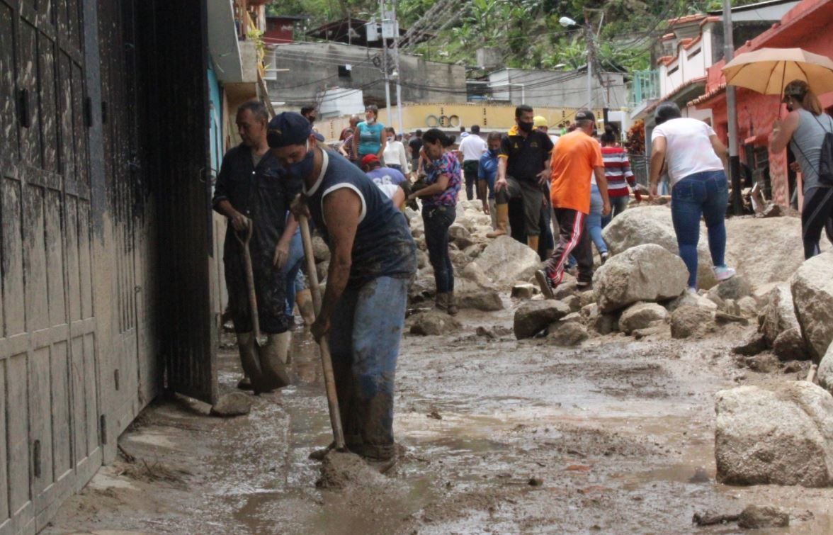 بالصور.. دمار هائل بسبب فيضانات ضربت فنزويلا