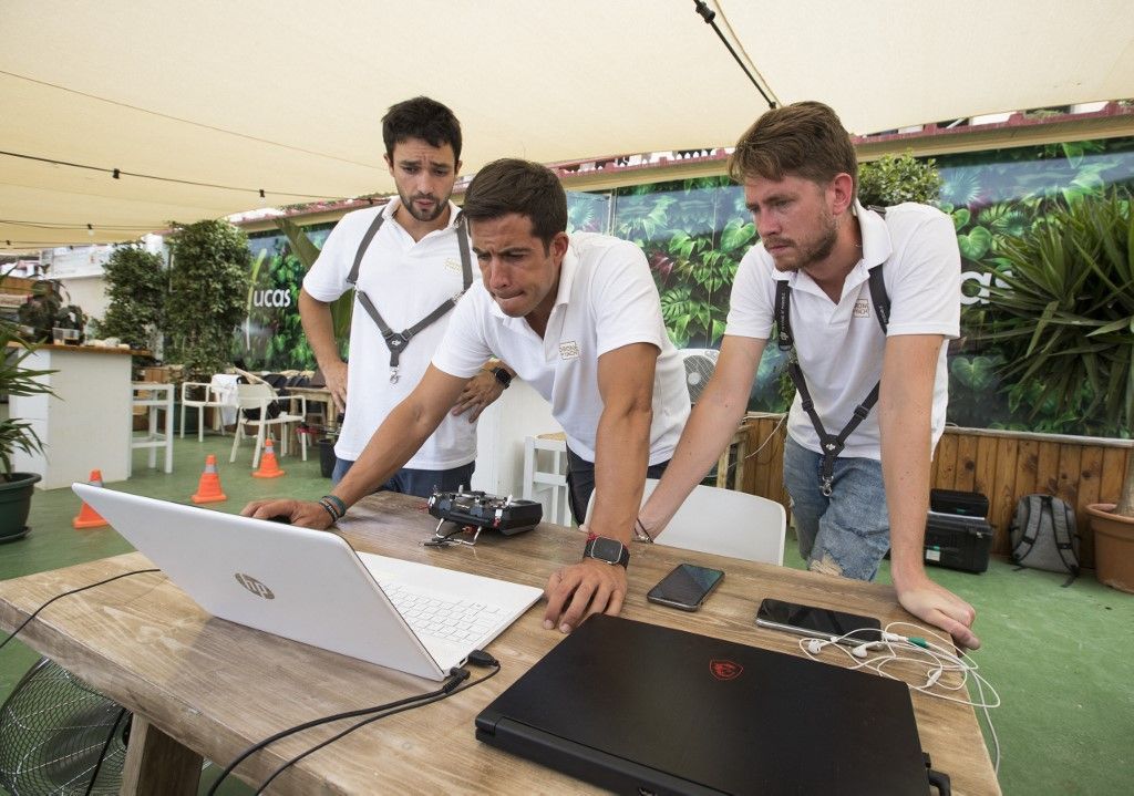 توصيل جوي إلى اليخوت عبر طائرة “درون” 5 توصيل جوي إلى اليخوت عبر طائرة “درون”