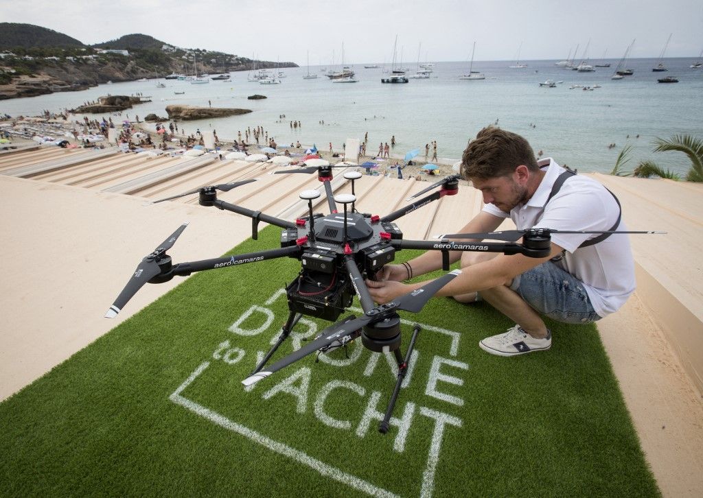 توصيل جوي إلى اليخوت عبر طائرة “درون” 2 توصيل جوي إلى اليخوت عبر طائرة “درون”