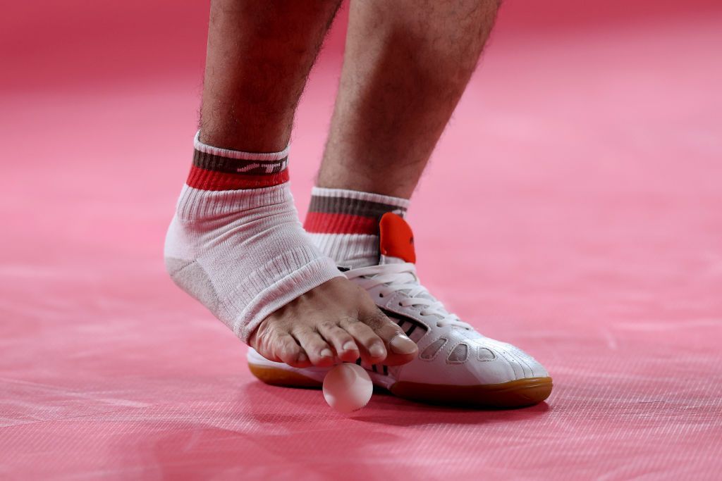 رغم الخسارة.. المصري إبراهيم حمدتو يجذب الأضواء باللعب مستخدماً أسنانه