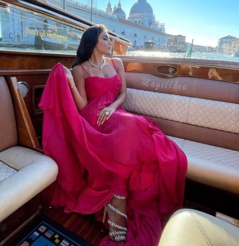 بالصور...كيف كان ظهور "ياسمين صبري" على السجادة الحمراء بمهرجان فينيسيا؟