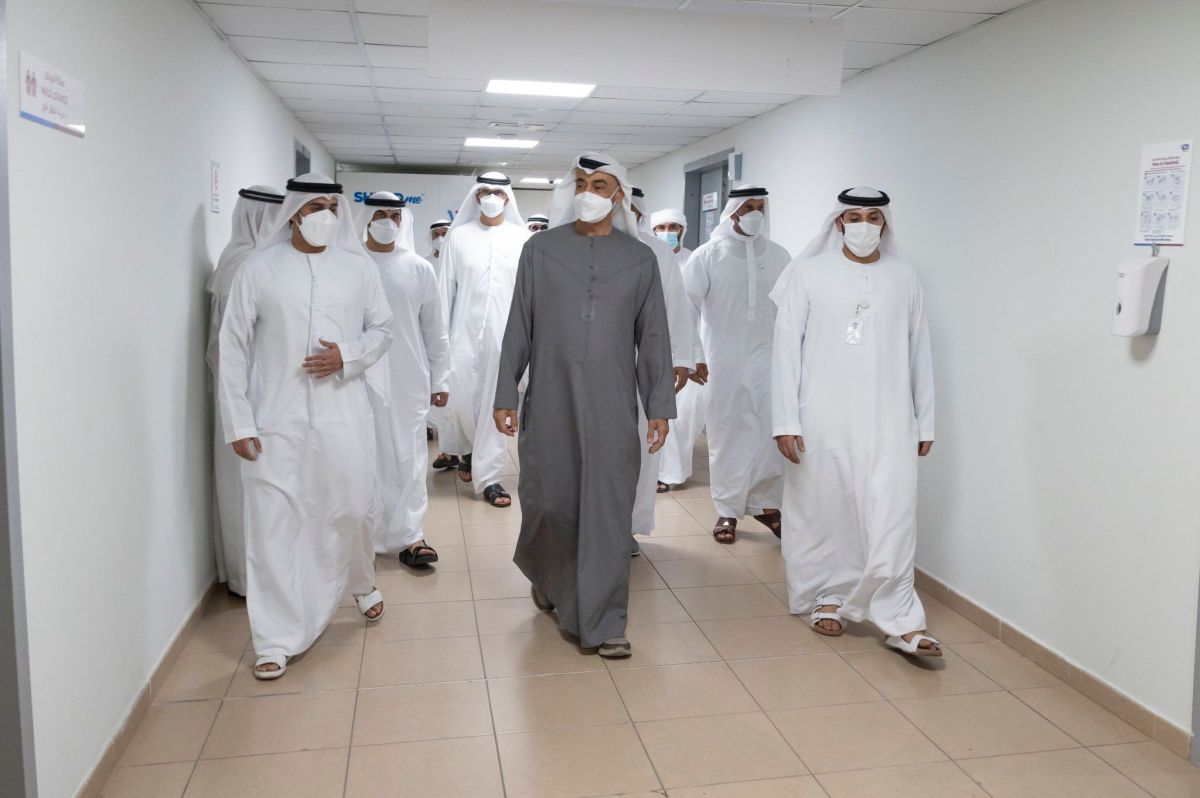 محمد بن زايد خلال تفقده للعائلات الأفغانية: الإمارات ملتزمة بواجبها ورسالتها الإنسانية
