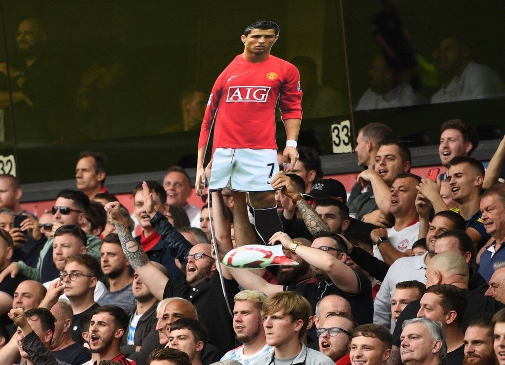 خلال ساعات قليلة.. قميص رونالدو يحطم أرقام ميسي