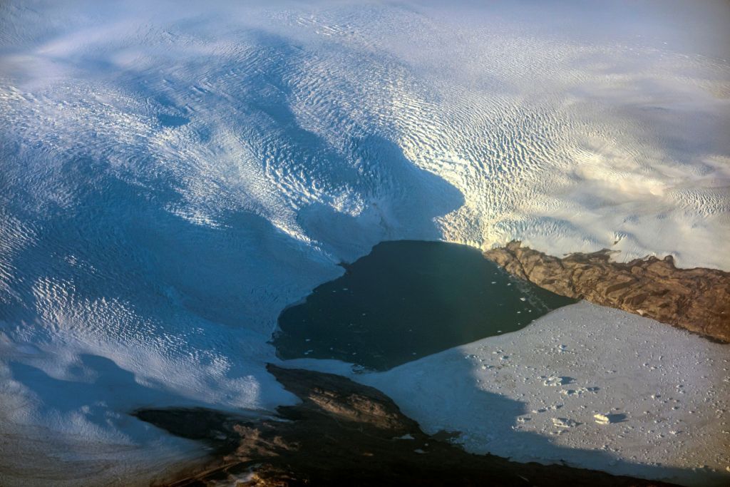 بالصور.. تغير المناخ يتسبب في ذوبان الجليد والجبال الجليدية في غرينلاند 4 بالصور.. تغير المناخ يتسبب في ذوبان الجليد والجبال الجليدية في غرينلاند