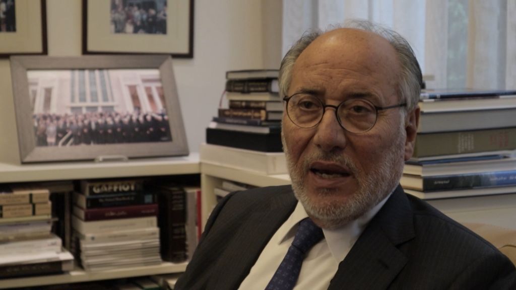 حزب الله وحلفاؤه يهيمنون على حكومة نجيب ميقاتي الساعي إلى إقناع العرب والغرب بإنقاذ لبنان