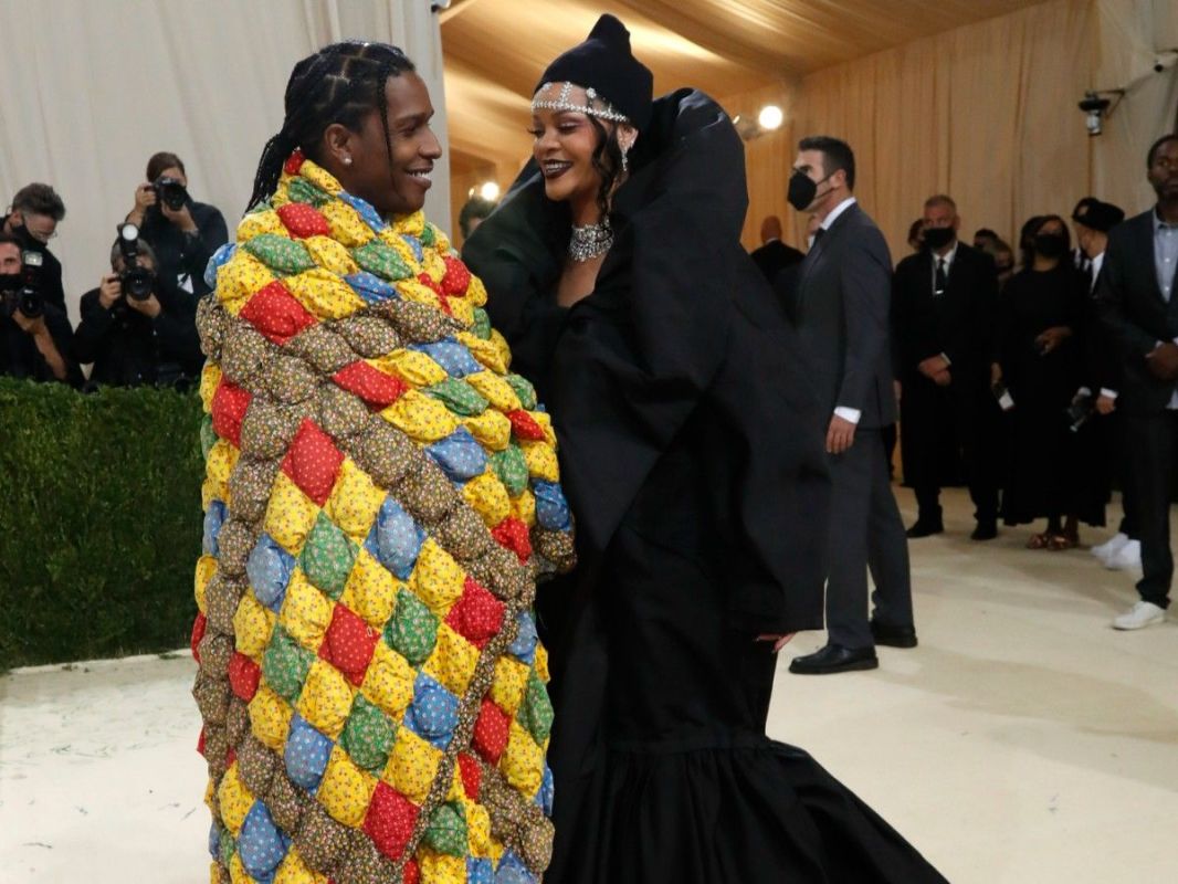 حفل ميت جالا 2021.. إطلالات غريبة في نيويورك خطفت الأنظار