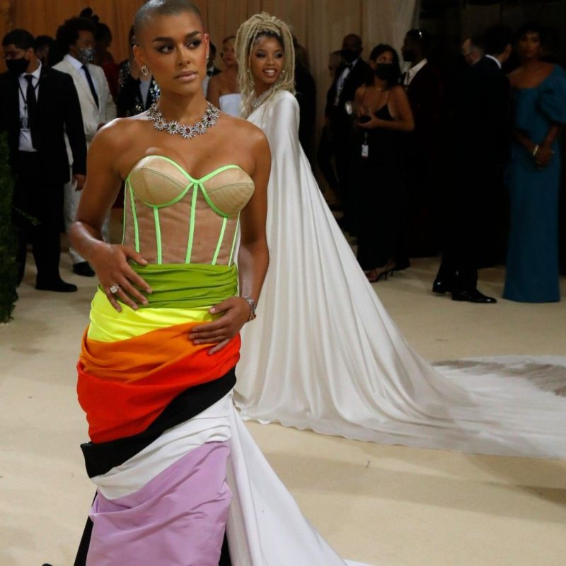 حفل ميت جالا 2021.. إطلالات غريبة في نيويورك خطفت الأنظار