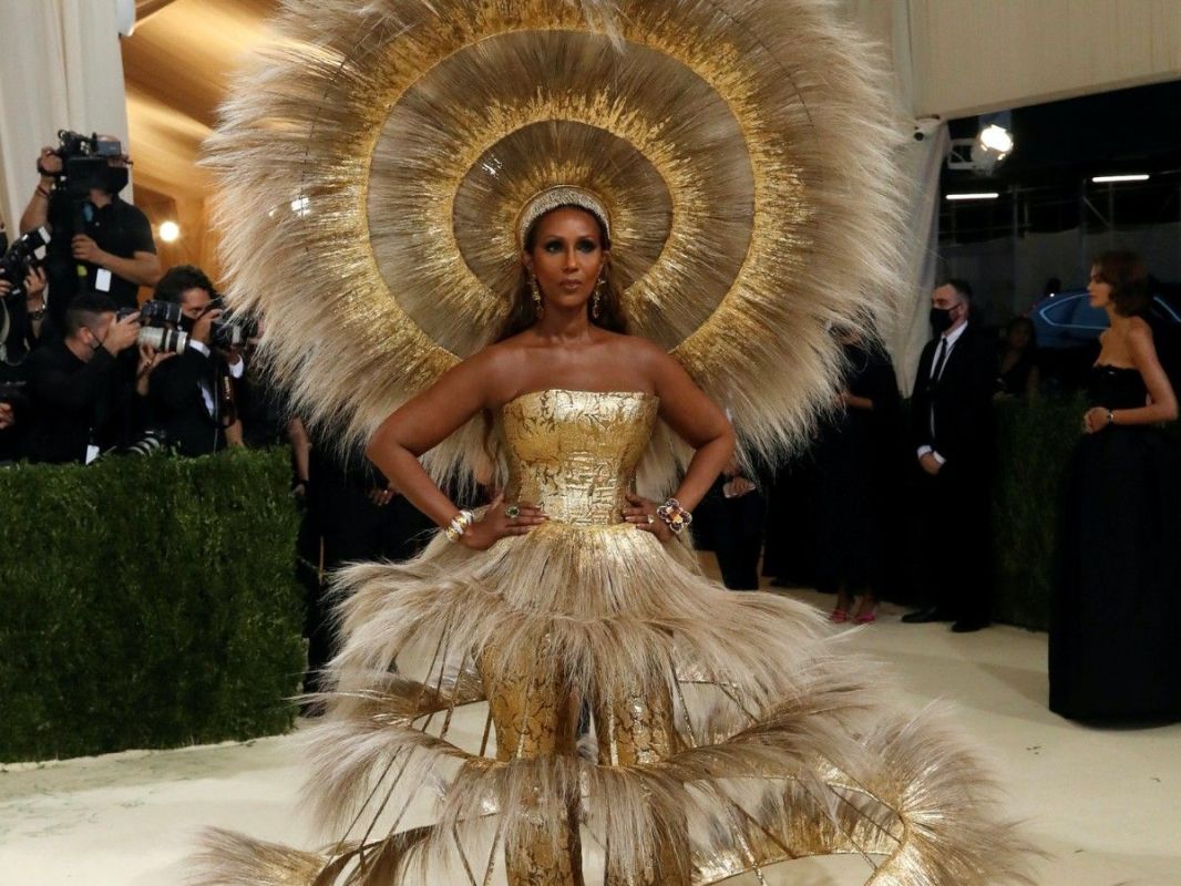 حفل ميت جالا 2021.. إطلالات غريبة في نيويورك خطفت الأنظار