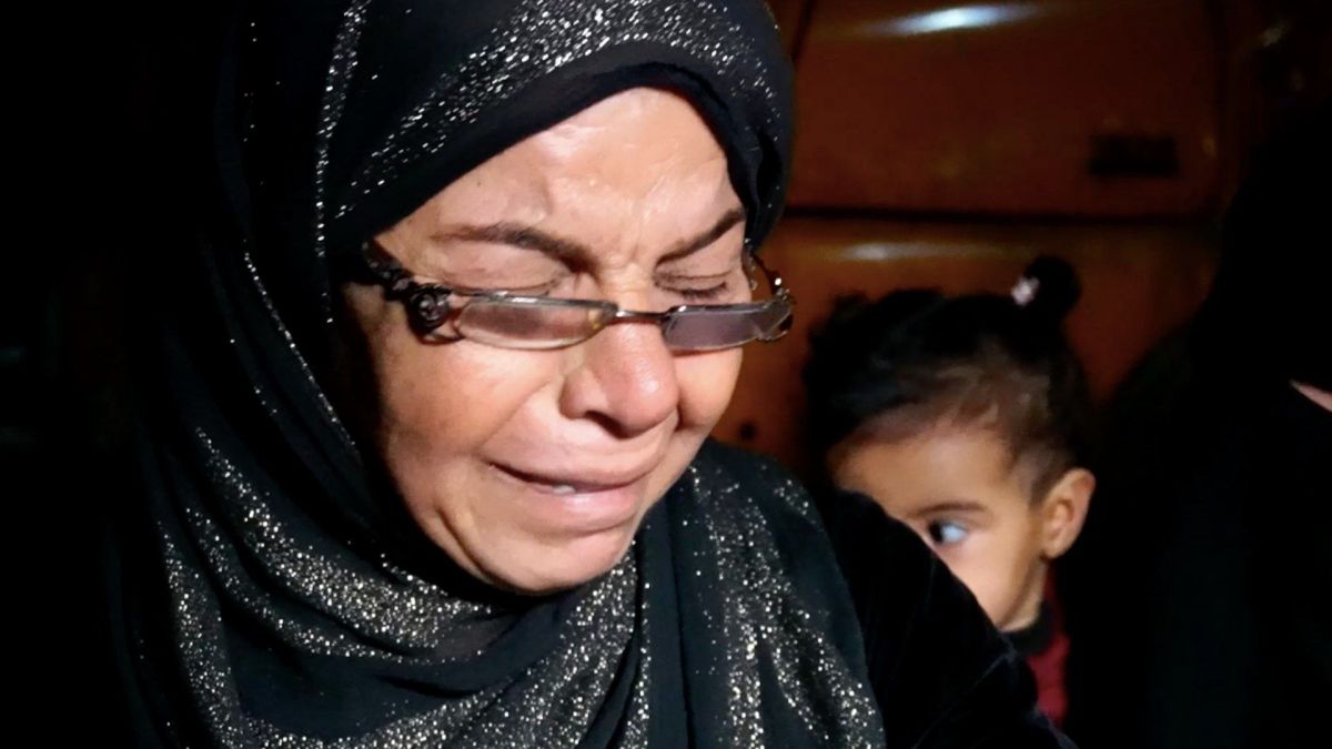 والدة باسمة وهي إحدى العائدات من مخيم الهول