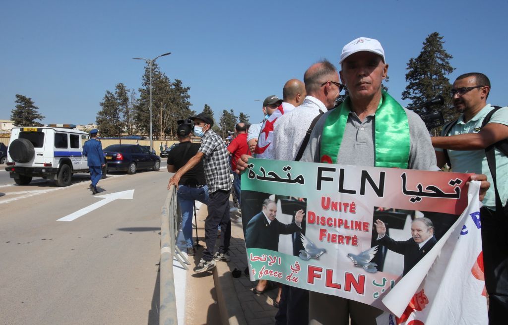 بالصور.. مراسم جنازة الرئيس السابق بوتفليقة